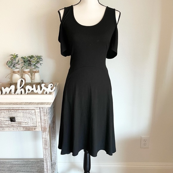 Dresses & Skirts - Black Little Dress